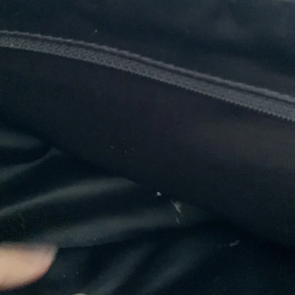 Chanel on the road quilted leather shoulder bag. Black
